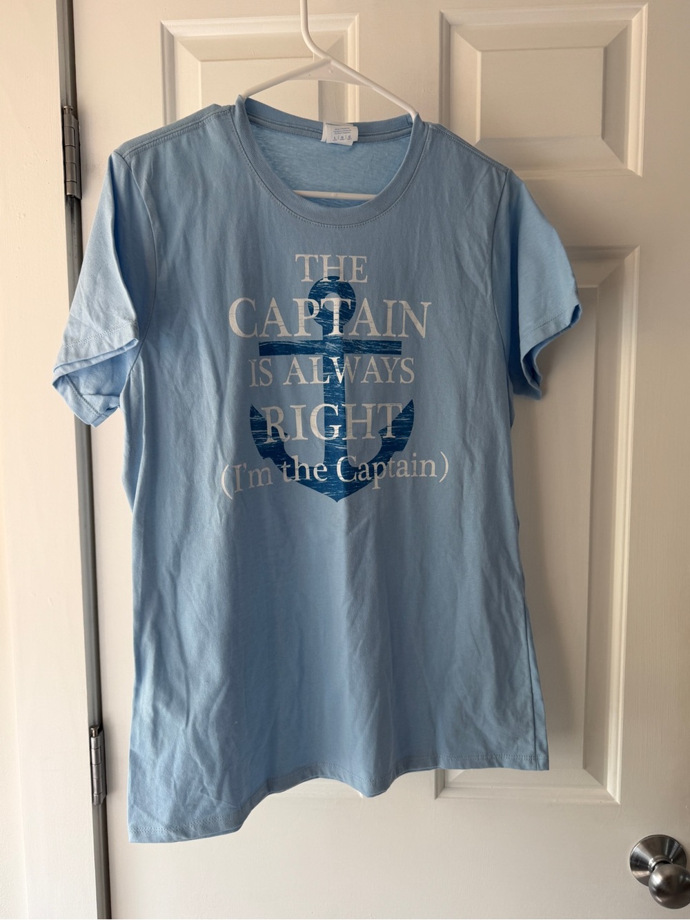 NEW never worn: Fun shirt for your favorite Captain!🧑‍✈️